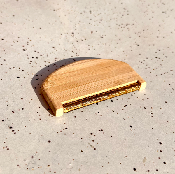 Bamboo Travel Lint Remover – Compact Eco-Friendly Fabric Care Tool