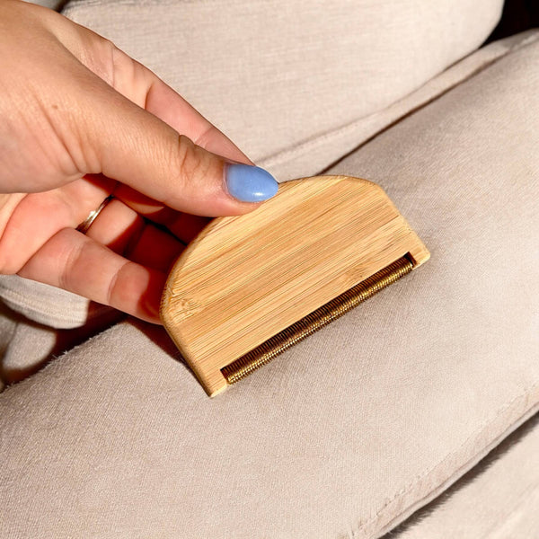 Bamboo Travel Lint Remover – Compact Eco-Friendly Fabric Care Tool