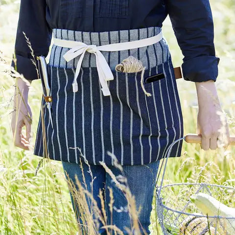 Gardening Waist Apron – A Thoughtful Gift for Gardeners